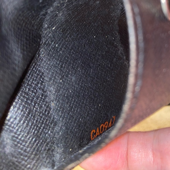 Louis Vuitton Black Epi Leather 6 Key Case - Picture 16 of 16